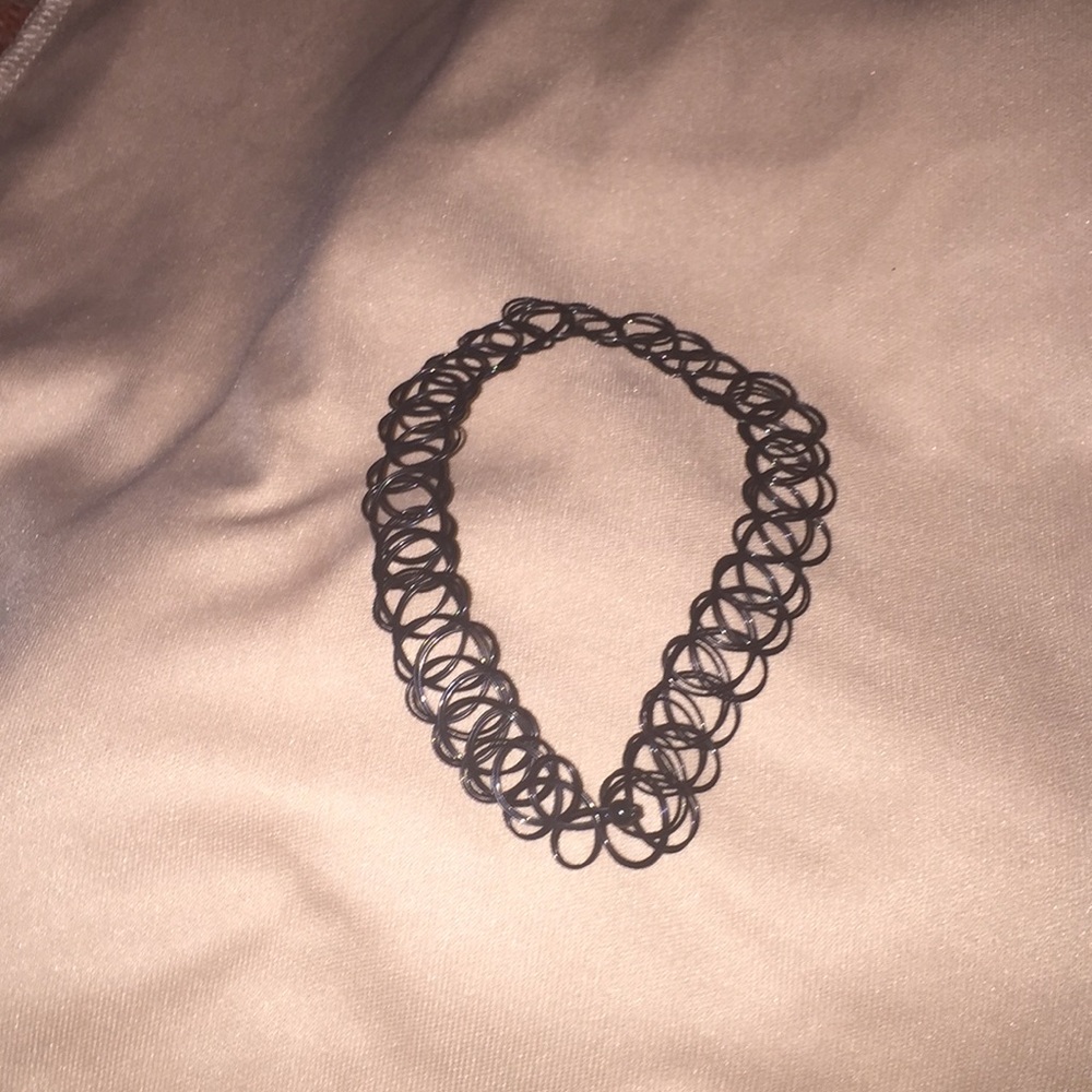 Chocker - Picture 4 of 4
